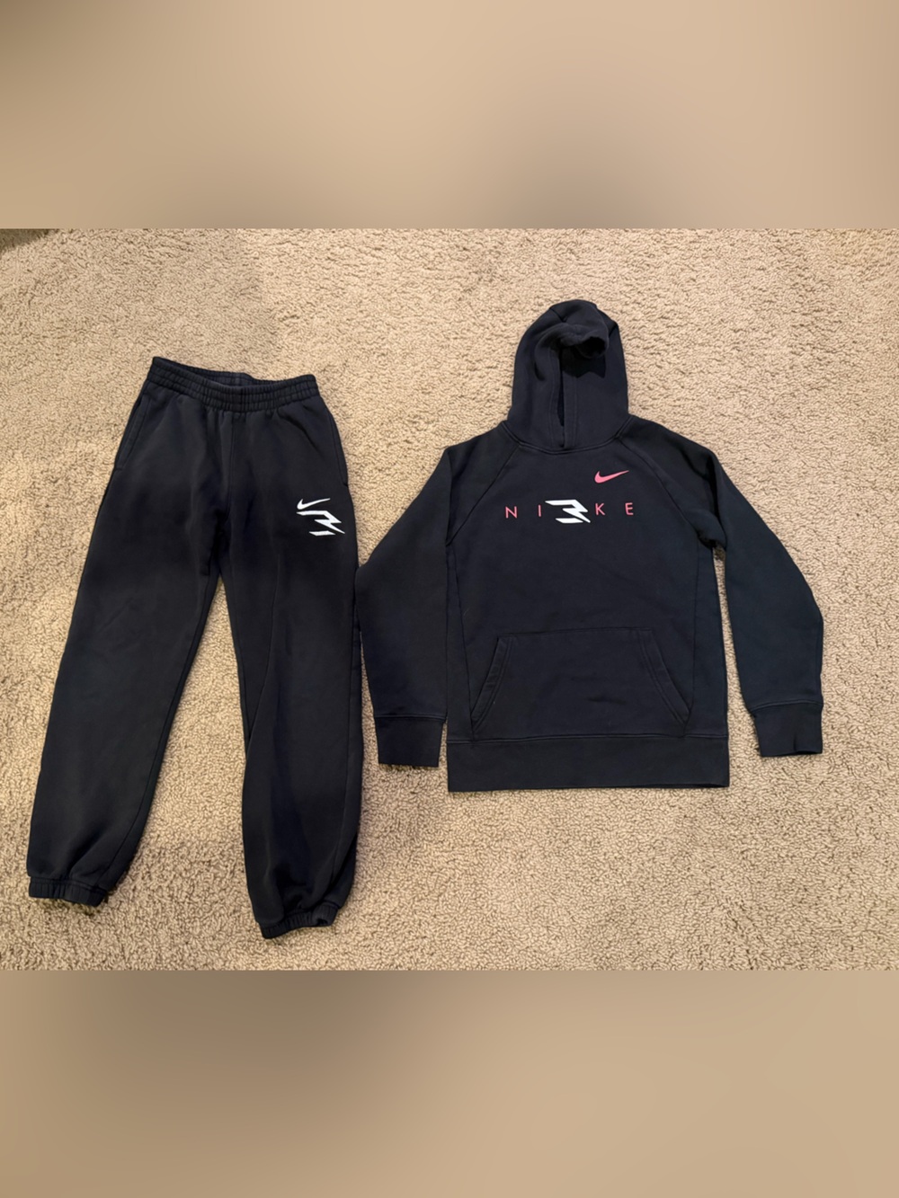Nike sweatpant/shirt bundle